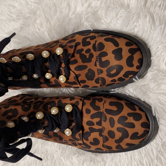 NWOB Stuart Weitzman Boots Size 6 - Picture 2 of 8